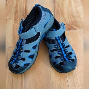 Merrell Leather Hiker Sandals for boys size 4 youth.